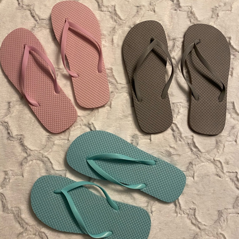 Lot of flip flops size 9